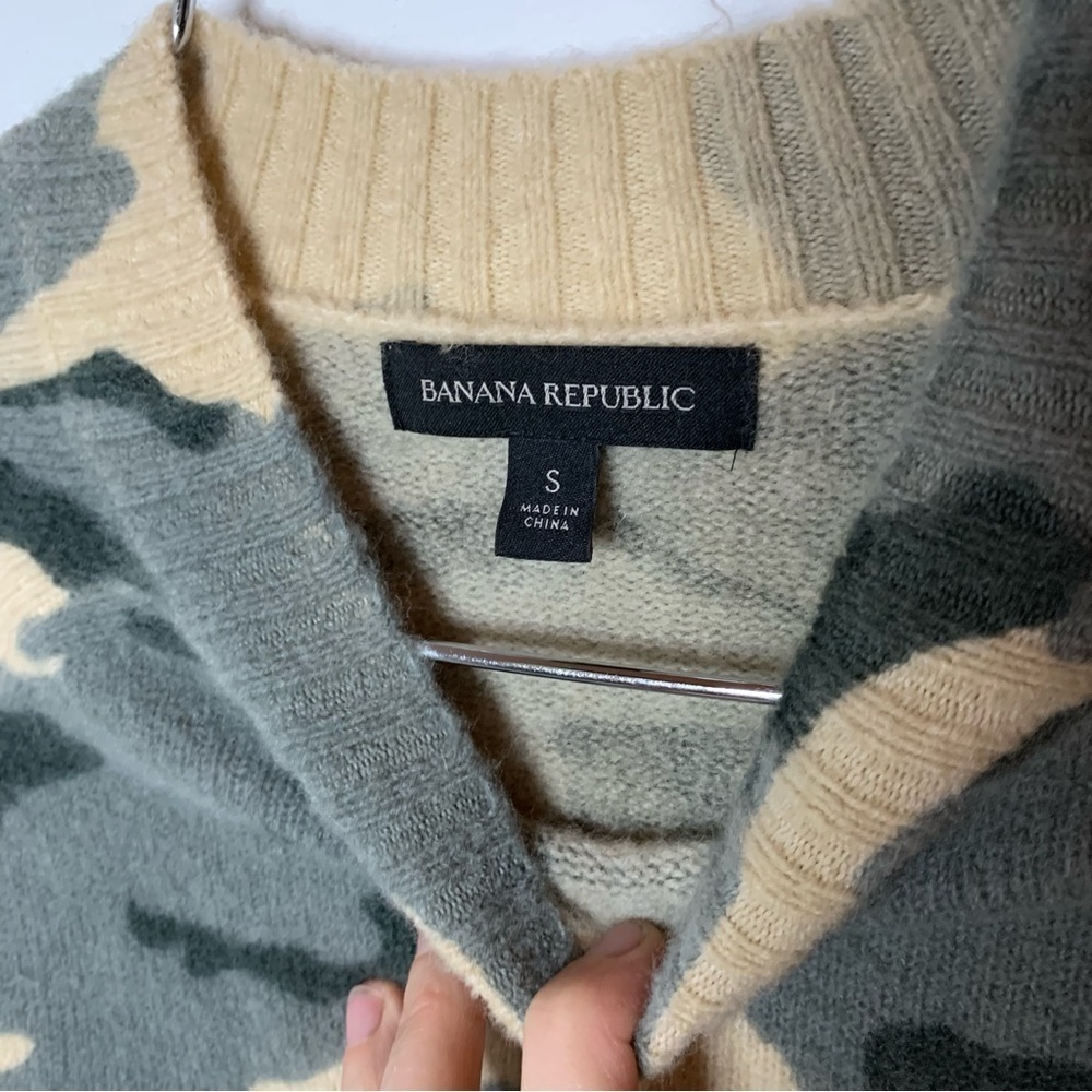 Banana Republic Camo Print Wool Blend Long Sleeve Crewneck Sweater​​​​​ - Picture 5 of 9
